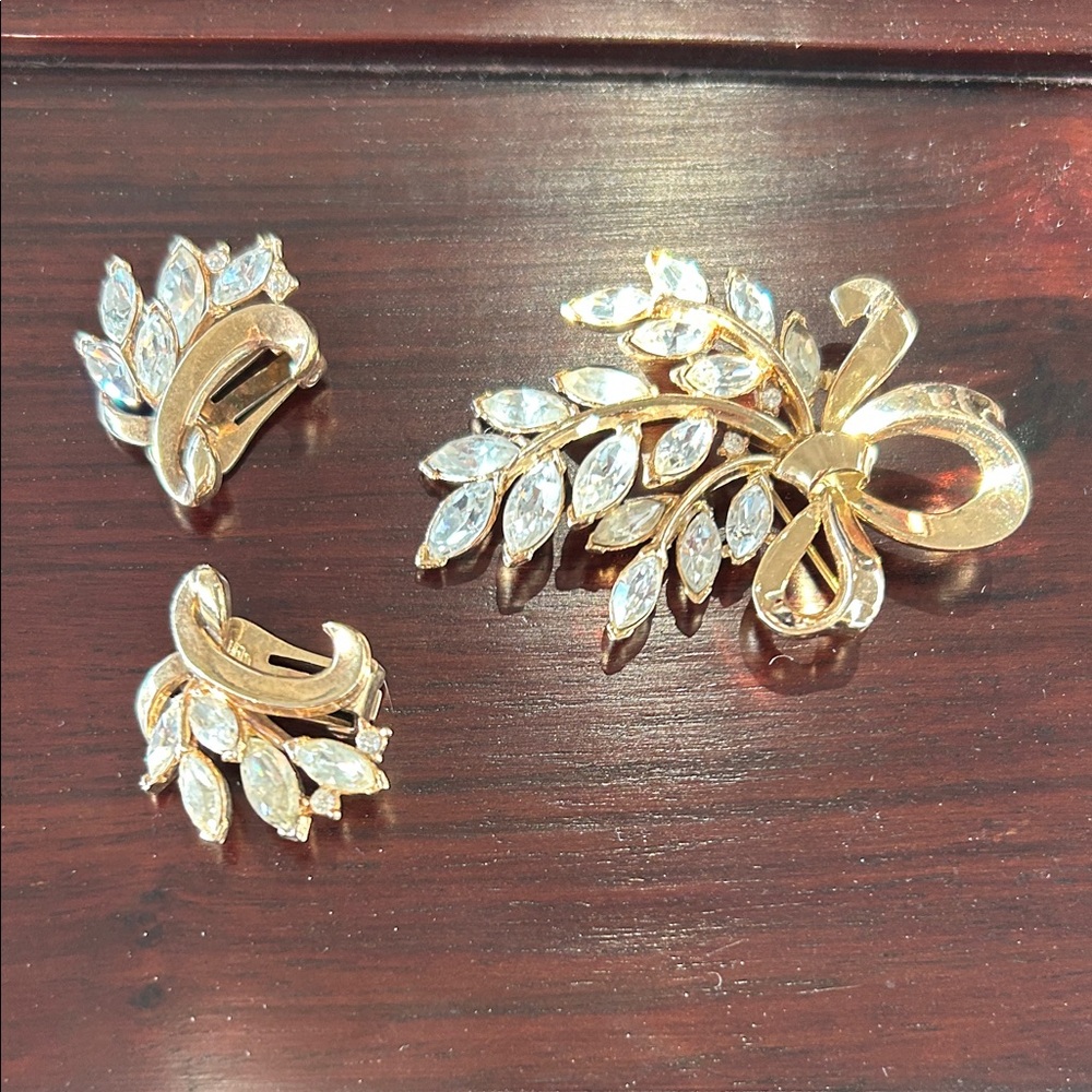 Alfred Philippe Crown Trifari Elegant Goldtone Jewelry Set